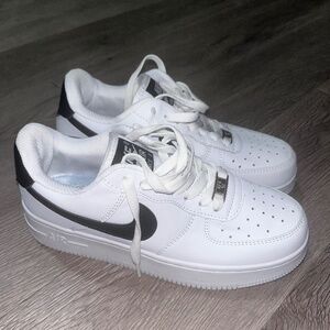 Brand New Nike Air White / Black Athletic Sneakers. Size 6.5